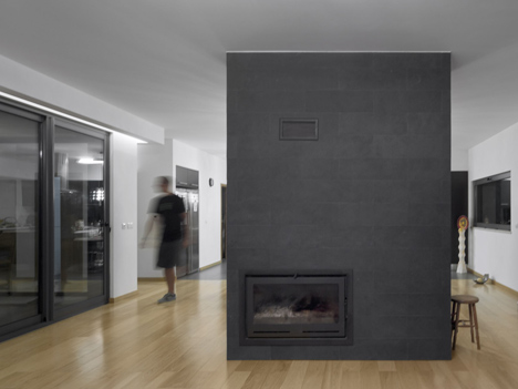 U House by Jorge Graca Costa