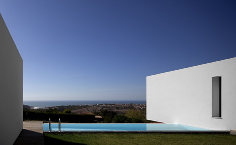 U House by Jorge Graca Costa