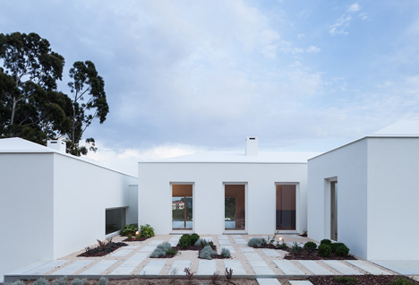House in Belas by CHP Arquitectos House in Belas by CHP Arquitectos
