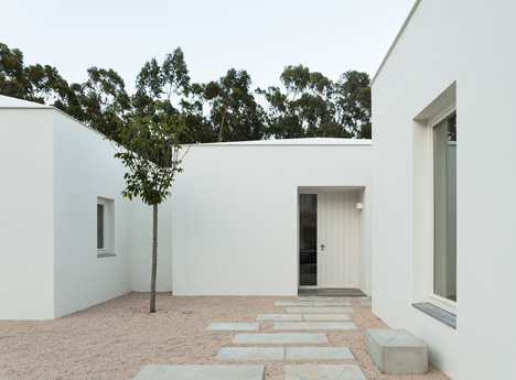 House in Belas by CHP Arquitectos House in Belas by CHP Arquitectos