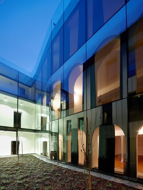 Baroque Court Apartments by OFIS Arhitekti