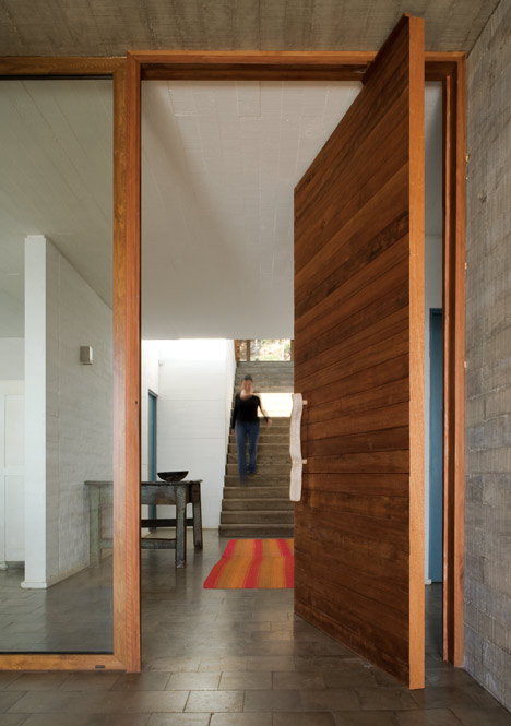 Casa El Pangue by Elton + Leniz Casa El Pangue by Elton + Leniz
