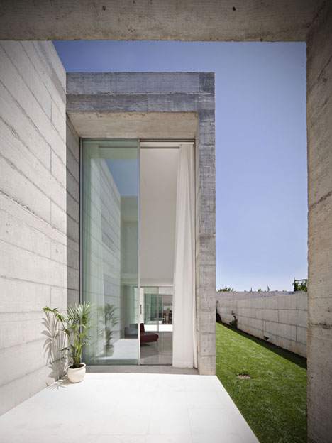 House in Moreira by Phyd Arquitectura House in Moreira by Phyd Arquitectura