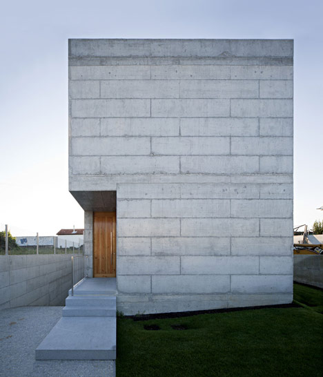 House in Moreira by Phyd Arquitectura House in Moreira by Phyd Arquitectura