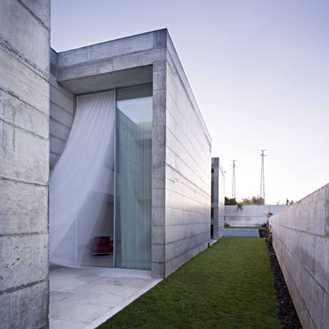 House in Moreira by Phyd Arquitectura