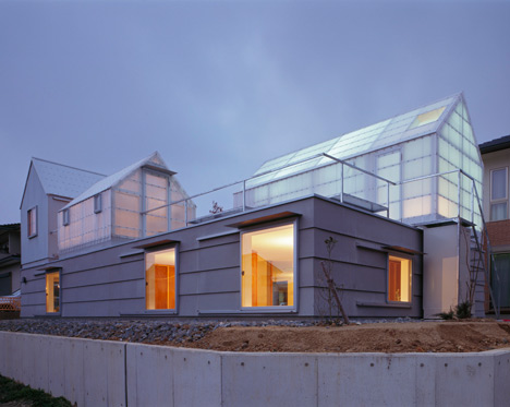 House in Yamasaki by Tato Architects