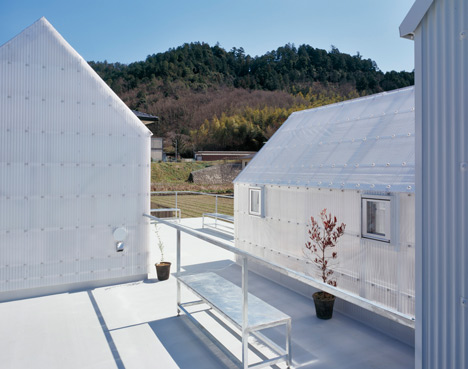 House in Yamasaki by Tato Architects