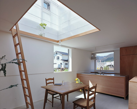 House in Yamasaki by Tato Architects