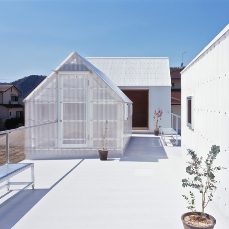 House in Yamasaki by Tato Architects