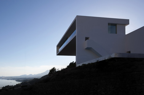 House on the Cliff by Fran Silvestre Arquitectos House on the Cliff by Fran Silvestre Arquitectos