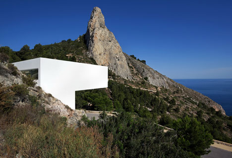 House on the Cliff by Fran Silvestre Arquitectos House on the Cliff by Fran Silvestre Arquitectos