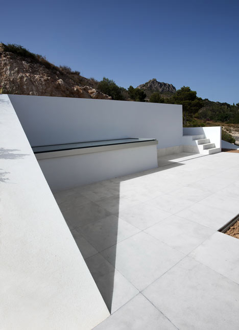 House on the Cliff by Fran Silvestre Arquitectos House on the Cliff by Fran Silvestre Arquitectos