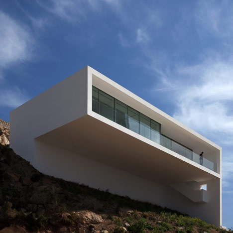 House on the Cliff by Fran Silvestre Arquitectos House on the Cliff by Fran Silvestre Arquitectos