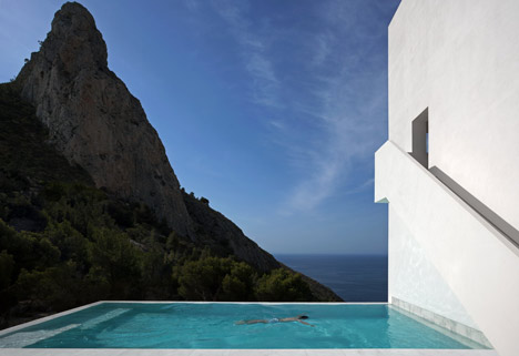 House on the Cliff by Fran Silvestre Arquitectos House on the Cliff by Fran Silvestre Arquitectos