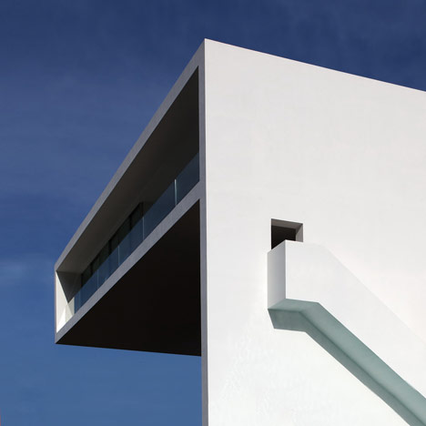 House on the Cliff by Fran Silvestre Arquitectos House on the Cliff by Fran Silvestre Arquitectos