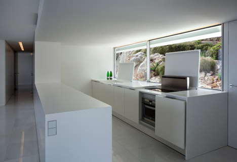 House on the Cliff by Fran Silvestre Arquitectos House on the Cliff by Fran Silvestre Arquitectos