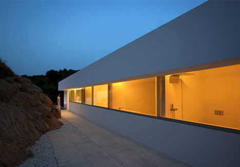 House on the Cliff by Fran Silvestre Arquitectos House on the Cliff by Fran Silvestre Arquitectos