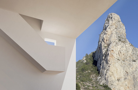 House on the Cliff by Fran Silvestre Arquitectos House on the Cliff by Fran Silvestre Arquitectos