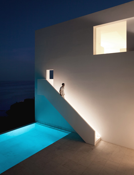 House on the Cliff by Fran Silvestre Arquitectos House on the Cliff by Fran Silvestre Arquitectos