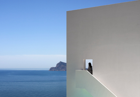 House on the Cliff by Fran Silvestre Arquitectos House on the Cliff by Fran Silvestre Arquitectos