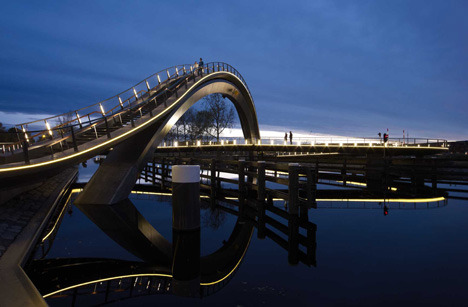 Melkwegbridge by NEXT Architects and Rietveld Landscape Melkwegbridge by NEXT Architects and Rietveld Landscape