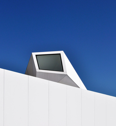 Nest and Cave House by Idis Turato Nest and Cave House by Idis Turato