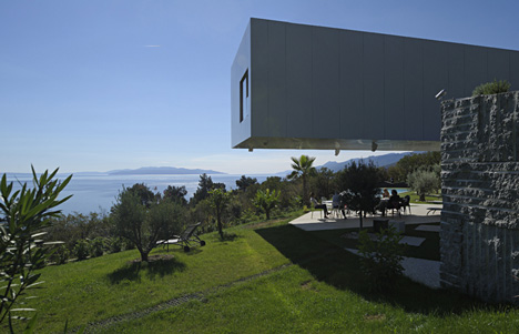 Nest and Cave House by Idis Turato Nest and Cave House by Idis Turato