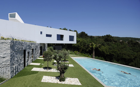 Nest and Cave House by Idis Turato Nest and Cave House by Idis Turato