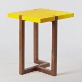 Making a moderist table in an "old artisanal way" - Hugo Passos