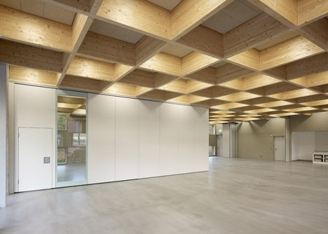 Salmtal Secondary School Canteen by SpreierTrenner Architekten Salmtal Secondary School Canteen by SpreierTrenner Architekten