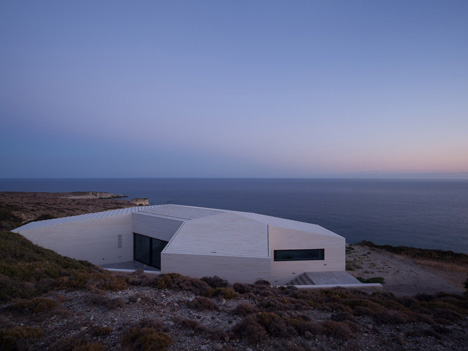 VNC House in Milos by decaArchitecture