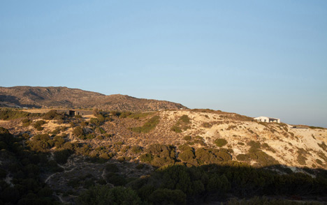 VNC House in Milos by decaArchitecture