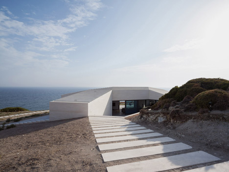 VNC House in Milos by decaArchitecture