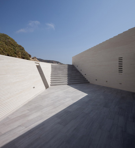 VNC House in Milos by decaArchitecture