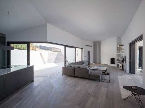 VNC House in Milos by decaArchitecture