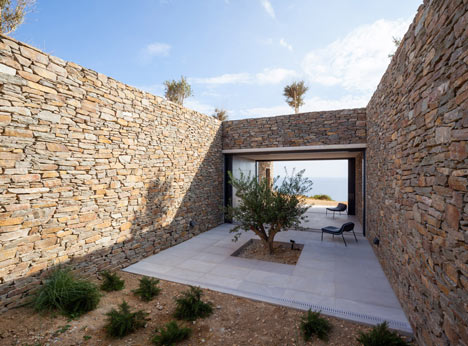 VNC House in Milos by decaArchitecture