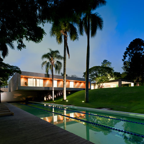 Casa Grecia by Isay Weinfeld