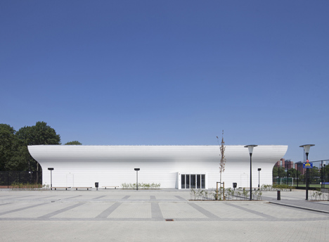 Gym Hall Nieuw Welgelegen by NL Architects