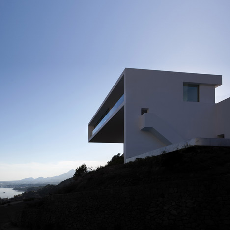 House on the Cliff by Fran Silvestre Arquitectos House on the Cliff by Fran Silvestre Arquitectos