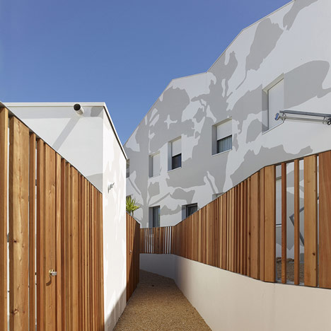 Mervau housing by Tetrarc