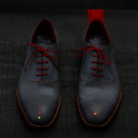 No Place Like Home GPS shoes by Dominic Wilcox No Place Like Home GPS shoes by Dominic Wilcox