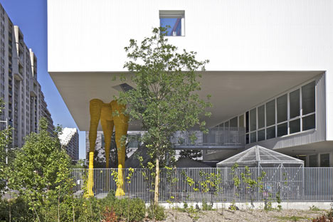 Giraffe Childcare Centre by Hondelatte Laporte Architectes Giraffe Childcare Centre by Hondelatte Laporte Architectes