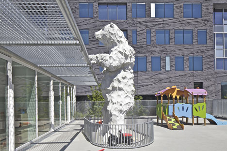 Giraffe Childcare Centre by Hondelatte Laporte Architectes Giraffe Childcare Centre by Hondelatte Laporte Architectes