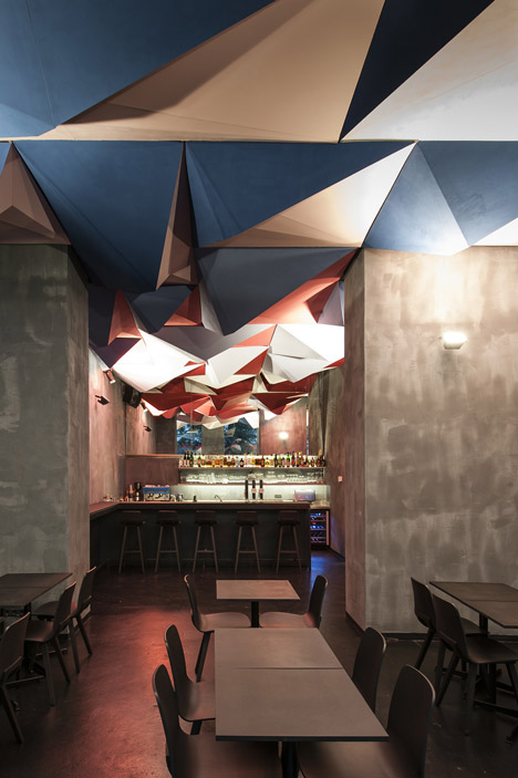 If Dogs Run Free by Tzou Lubroth Architekten