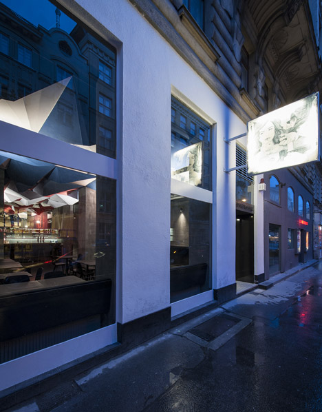 If Dogs Run Free by Tzou Lubroth Architekten
