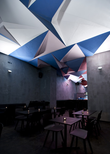 If Dogs Run Free by Tzou Lubroth Architekten