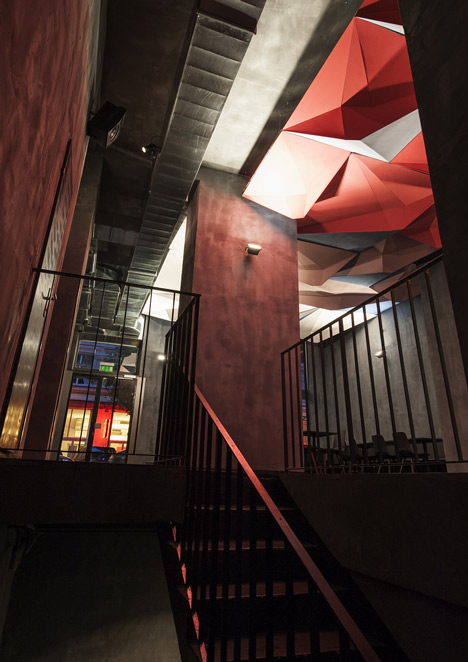 If Dogs Run Free by Tzou Lubroth Architekten
