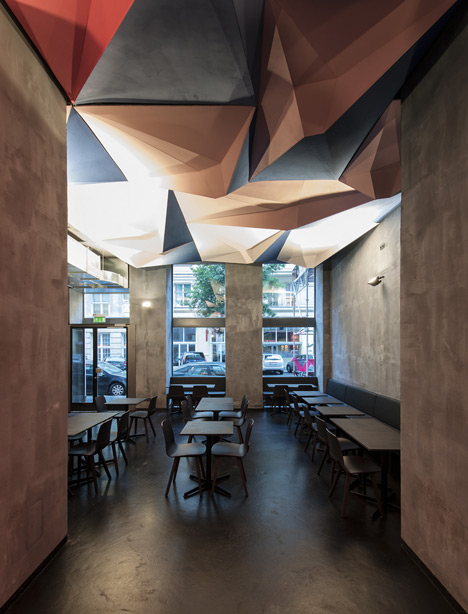 If Dogs Run Free by Tzou Lubroth Architekten