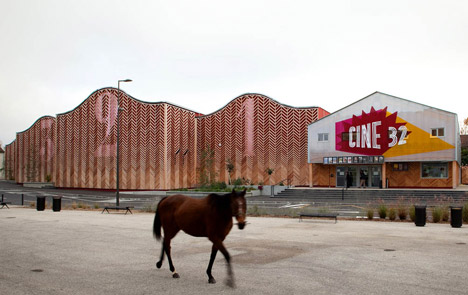 Cine 32 by Encore Heureux Cine 32 by Encore Heureux