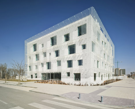 Confederation of Employers of Albacete Headquarters by Cor and Associados Confederation of Employers of Albacete Headquarters by Cor and Associados